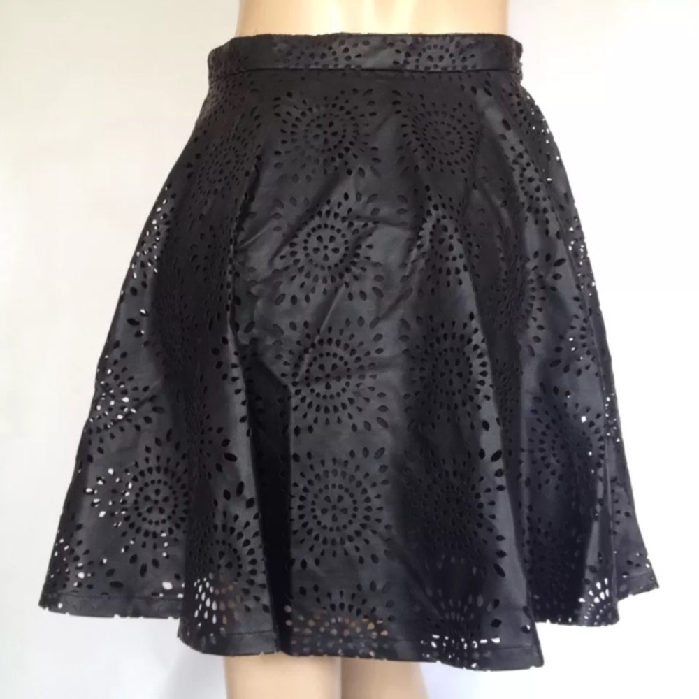 ❤️ BB DAKOTA ❤️ SKIRT VEGAN LEATHER LAZER CUTOUT - Picture 4 of 4